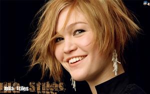 Julia Stiles